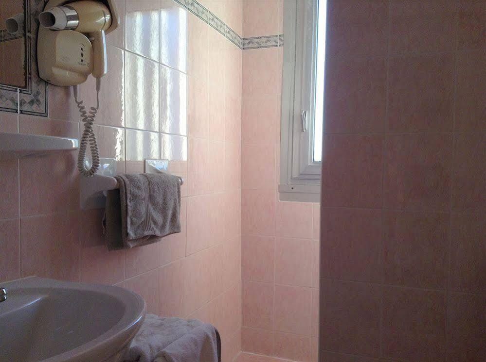 Hotel La Caravelle Fréjus Eksteriør bilde